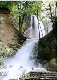 Alfa Hotel, Esk�v�i ter�t�k