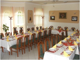 B�r-terasz, Bogl�rka Panzi� & Apartmanh�zak, Mez�k�vesd