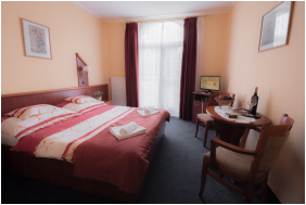 Bogl�rka Panzi� & Apartmanh�zak, Homlokzat - Mez�k�vesd