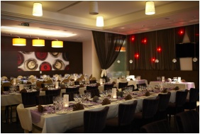Corso Hotel P�cs, Esk�v�i ter�t�k - P�cs