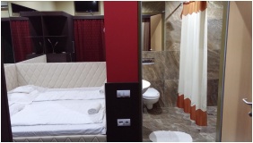 Pezsg�f�rd� - Corvin Hotel