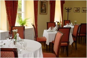  Kast�lyhotel Degenfeld - Tarcal, Ter�tett asztalok