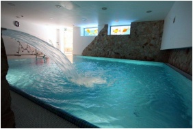 Bels� medence, F�nix Kast�lyszanat�rium �s Eg�szs�ghotel, N�gr�dg�rdony