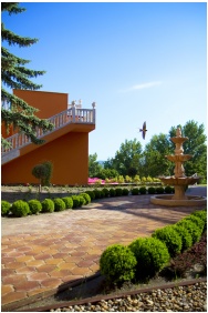 Hotel Bellevue, Esztergom, Kert