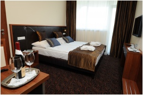 K�ls� k�p, Hotel Eger & Park, Eger