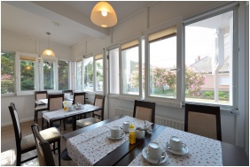Hotel Kakadu - Keszthely, Cladire seara