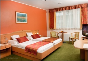 Hotel Kalvaria - Gy�r, Edificio a notte