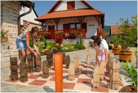 Magita Hotel, Saj�t part