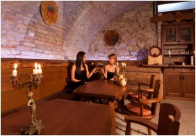 Hotel Magyar Kir�ly, Sz�kesfeh�rv�r, K�l�nterem