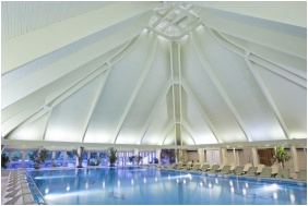 Park Hotel, Bels� medence