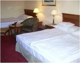 Triple room, Hotel Romantik, Eger