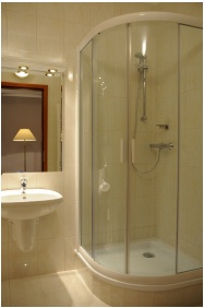 Fel�ln�zet - K�t Korona Hotel