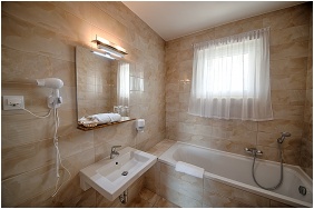 Ket Korona Hotel, Adventure pool