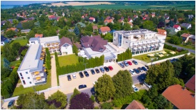 K�t Korona Hotel, Kandall�