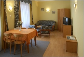 Kikelet Club Hotel, Bar Terrace