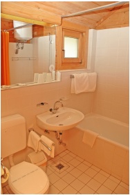 Petnehazy Club Hotel, Budapest, Inside pool
