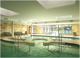 Tisza Balneum Thermal Hotel - Tiszafured, Geb�ude am Abend