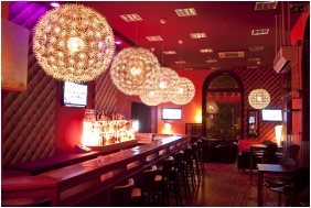 Tisza Hotel, B�r
