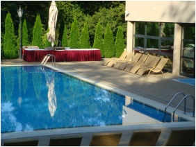 Castle Hotel La Contessa, Inside pool