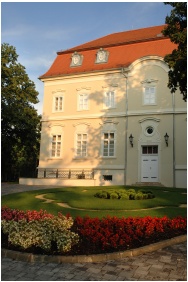 Entrance, Castle Hotel La Contessa, Szilvasvarad