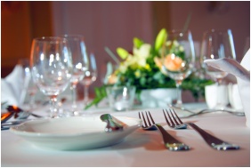 Castle Hotel La Contessa, Szilvasvarad, Festive place setting