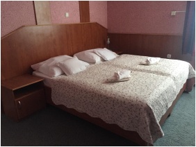 Bagolyvár Étterem & Vendégház & Wellness, Family Room