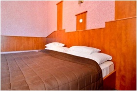 Bagolyvár Étterem & Vendégház & Wellness, Inárcs, Háromágyas szoba