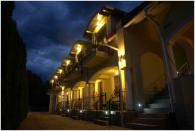 Épület este, Bajor Panzió Aparthotel, Bük, Bükfürdô