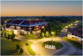Hotel Aquarell, Cegléd, Épület