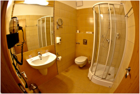 - Granada Konferencia Wellness és Sport Hotel
