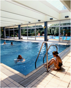 Hotel Annabella, Belsõ medence