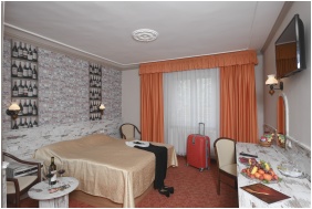 Franciaágyas szoba, Hotel Korona Wellness, Rendezvény & Borhotel Eger, Eger