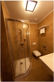 Hotel Magyar Kiraly, Szekesfehervar, Bathroom