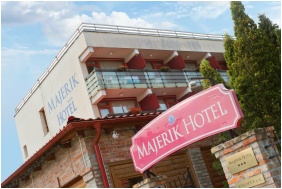 Majerik Hotel, Bejárat
