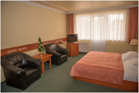 - Silver Hotel