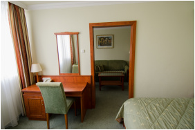 - Silver Hotel