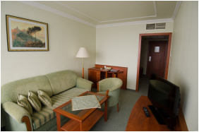 - Silver Hotel