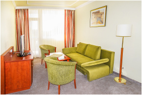 - Silver Hotel